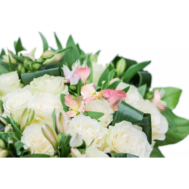 Bouquet of roses with alstromeria